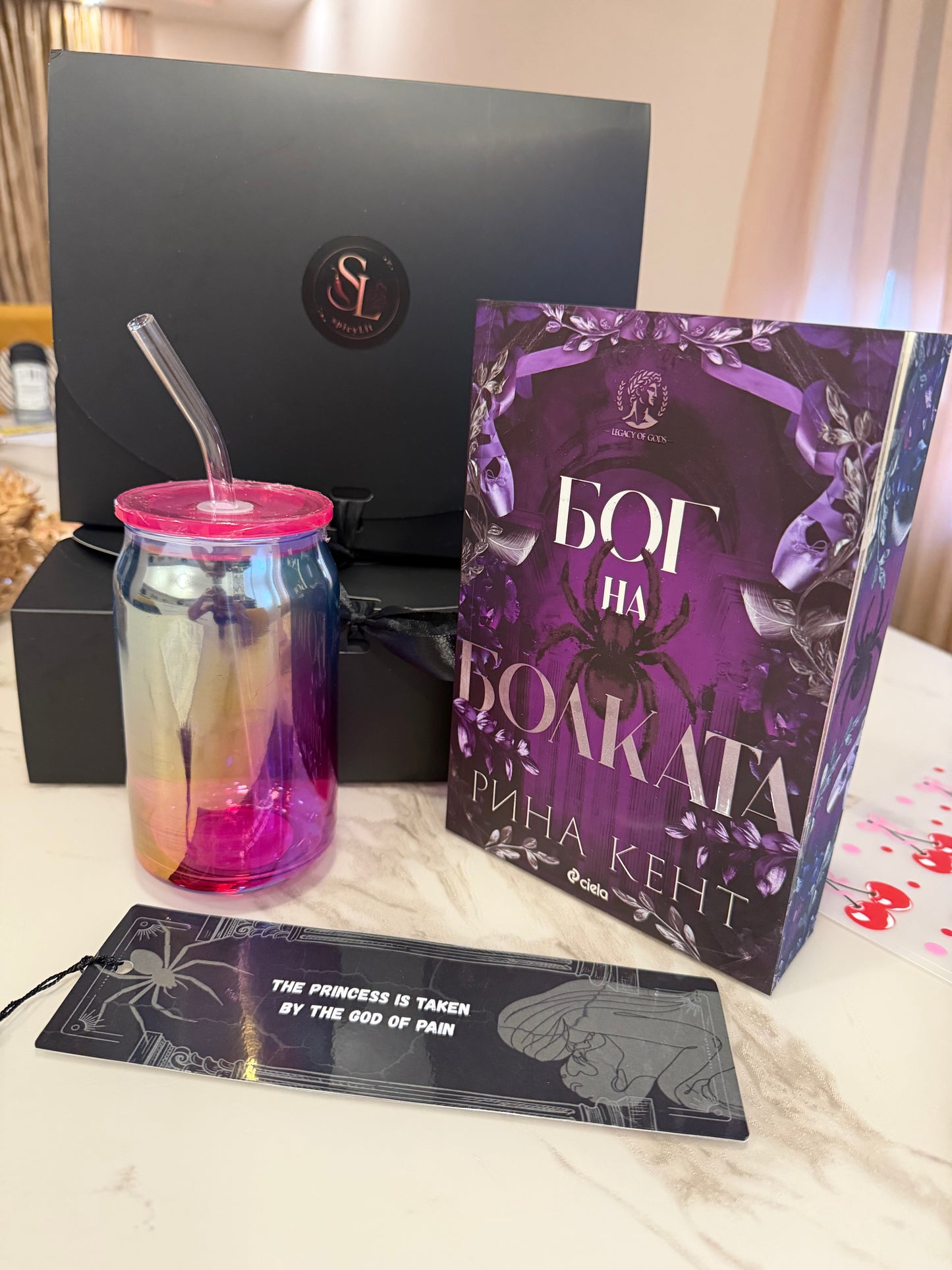 SpicyLit Box за месец август